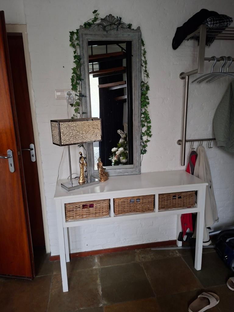 Witte sidetable: zonder accessoires en kist, Huis en Inrichting, Tafels | Bijzettafels, Ophalen, Gebruikt, 75 cm of meer, Landelijk, Modern
