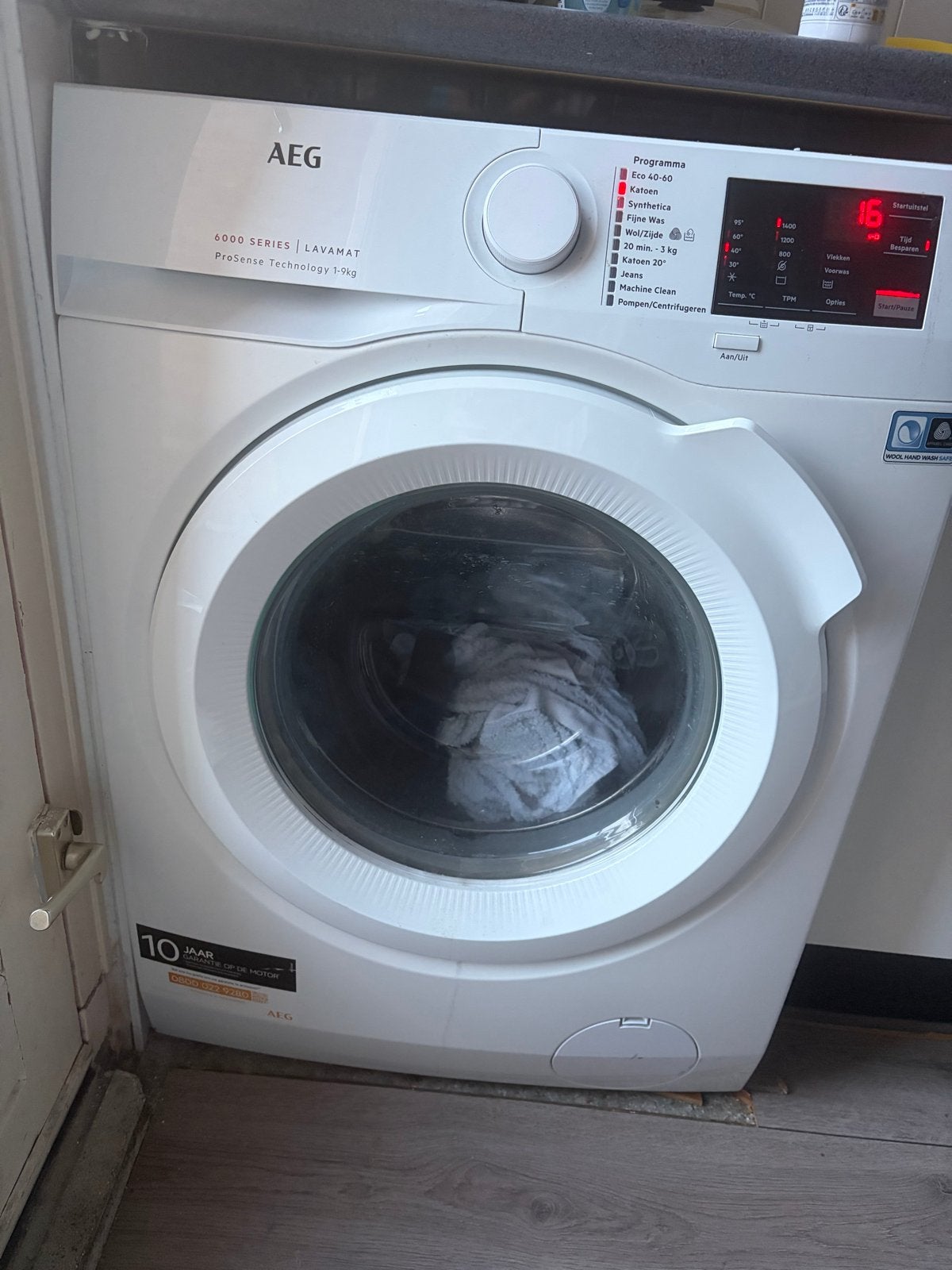 AEG 6000 SERIES LAVAMAT Wasmachine 9kg 1400 toeren, Ophalen, 1200 tot 1600 toeren, Gebruikt, 8 tot 10 kg