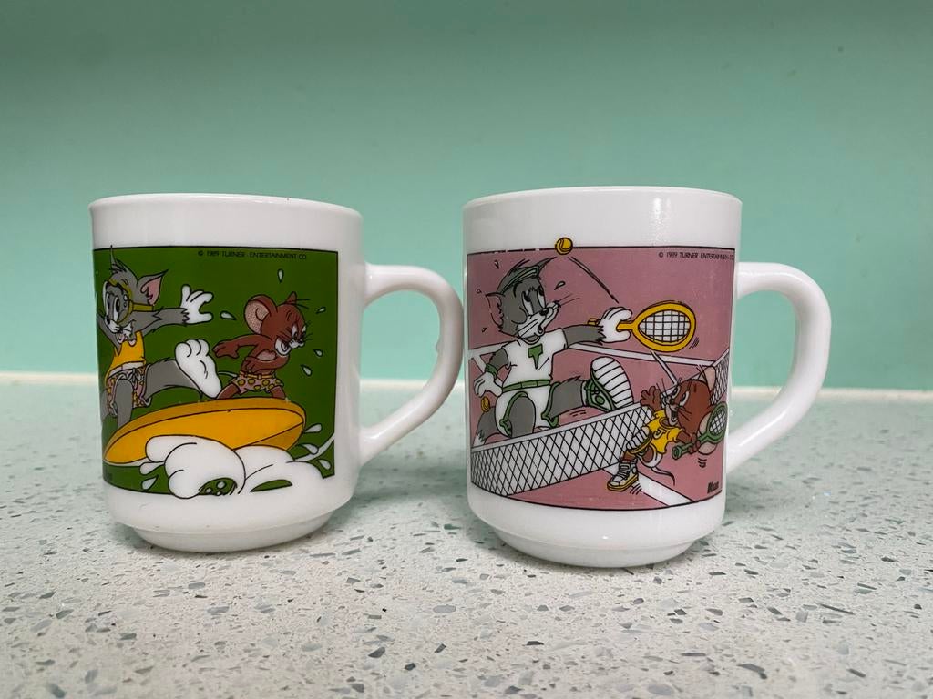 2 Tom en Jerry mokken van Arcopal uit 1989, Ophalen of Verzenden, Zo goed als nieuw, Meerkleurig, Overige merken