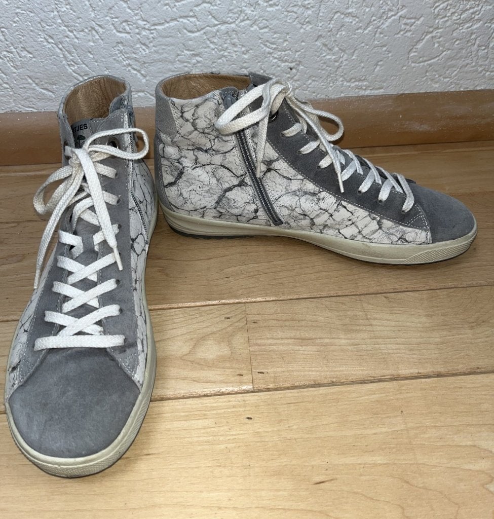 Hartjes sneakers maat 39 1/2 H wijdte grijs wit gemarmerd, Verzenden, Hartjes, Grijs, Sneakers of Gympen