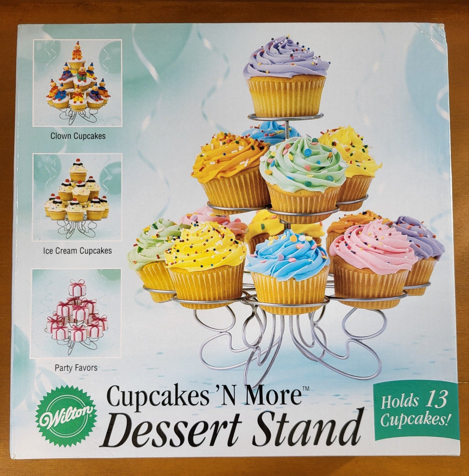 Wilton Cupcakes 'N More Dessert Stand /Etagère (13 Cupcakes), Ophalen of Verzenden, Zo goed als nieuw, Cupcakes