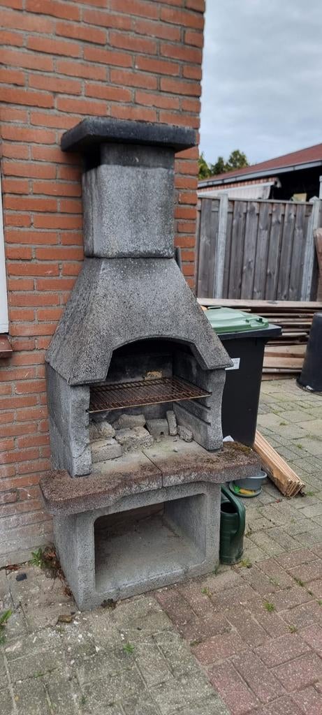 Gratis stenen BBQ - Ideaal voor de zomer!, Ophalen, Gebruikt