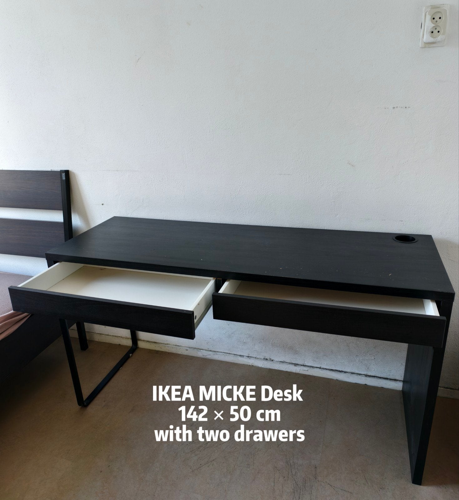 IKEA MICKE Bureau Zwart met Twee Lades - 142x50 cm, Ophalen, Zwart, Gebruikt, IKEA