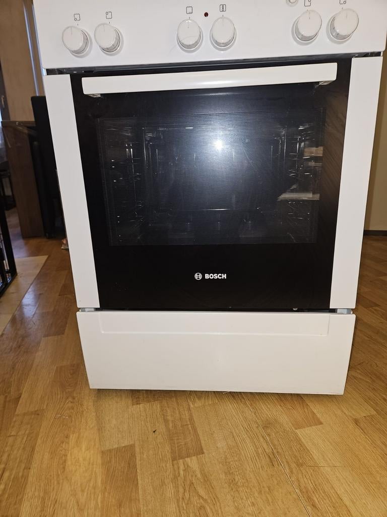 TE KOOP 4 PITS GASFORNUIS MET OVEN BOSH ZGAN, Witgoed en Apparatuur, Fornuizen, Ophalen, 4 kookzones, Zo goed als nieuw, Gas