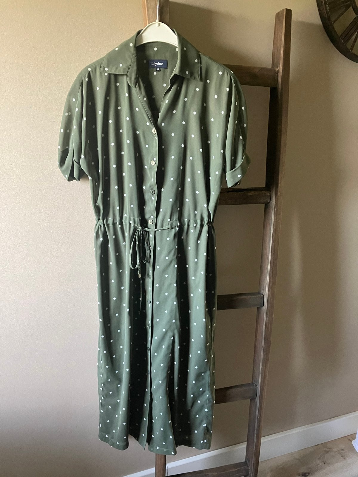 Lilytime Jurk groen met stippen maat 36, Kleding | Dames, Jurken, Ophalen, Zo goed als nieuw, Knielengte, Maat 36 (S)