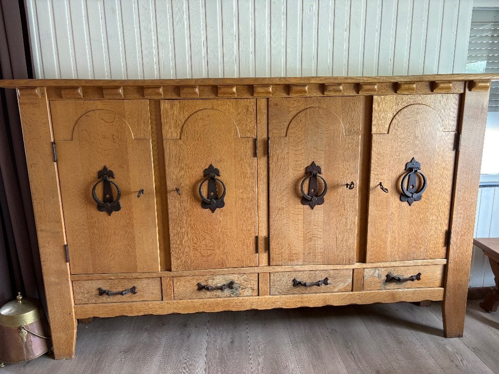 Antieke eikenhouten kast met smeedijzeren beslag, Ophalen