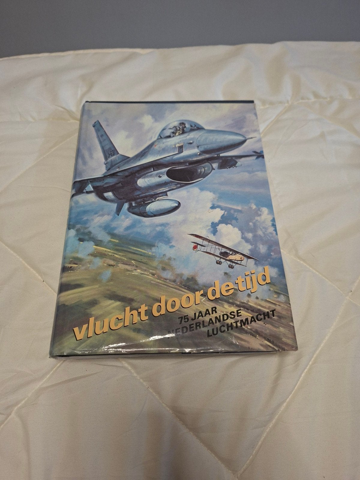 Vlucht door de tijd: 75 jaar Nederlandse Luchtmacht, Onbekend, Ophalen of Verzenden, Zo goed als nieuw, 1945 tot heden