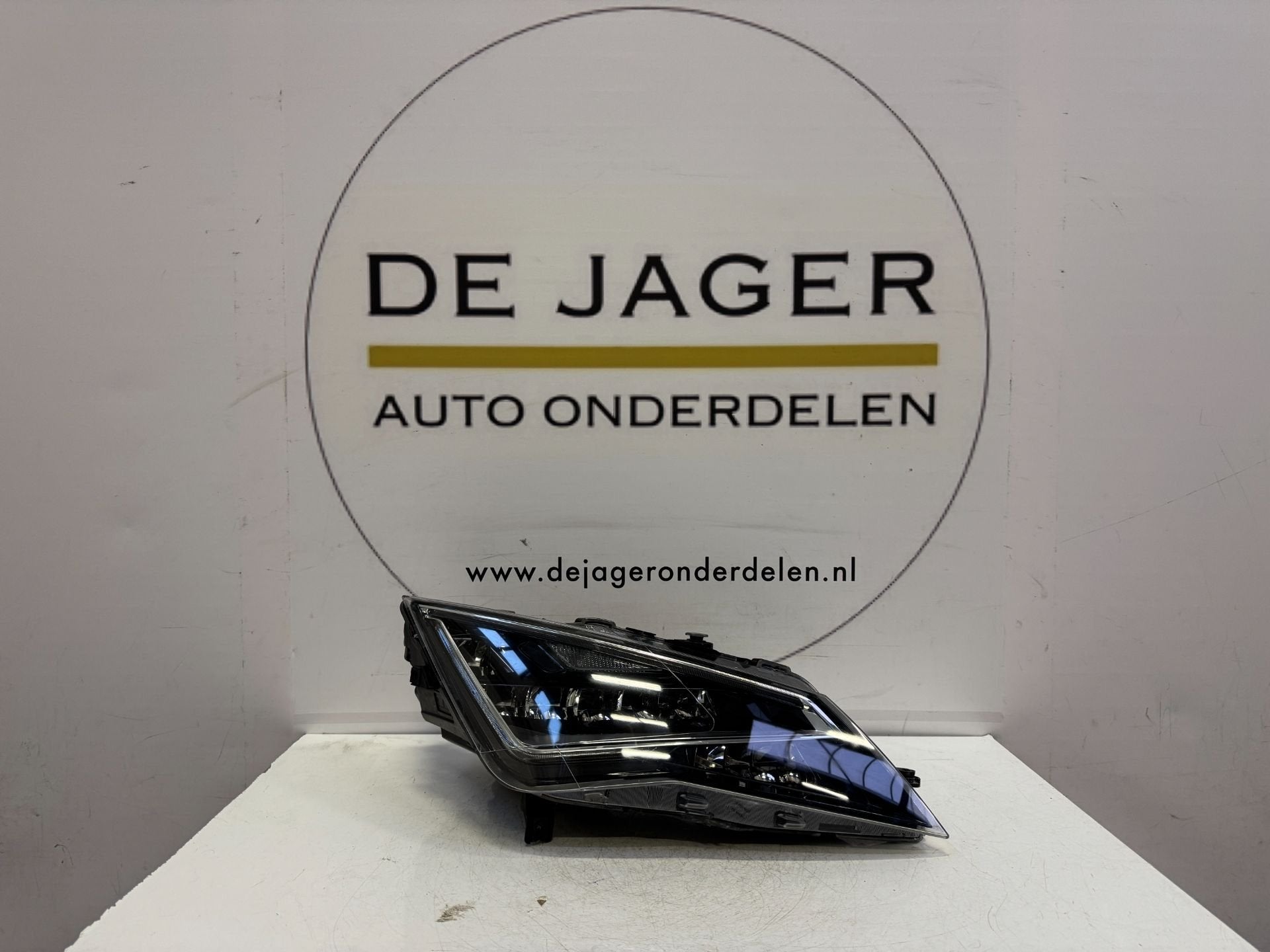 SEAT LEON 5F FACELIFT LED KOPLAMP RECHTS COMPLEET 5F1941008D, Auto-onderdelen, Verlichting, Gebruikt, Autovia A-2, Km 585 585
08760  Martorell, ES
