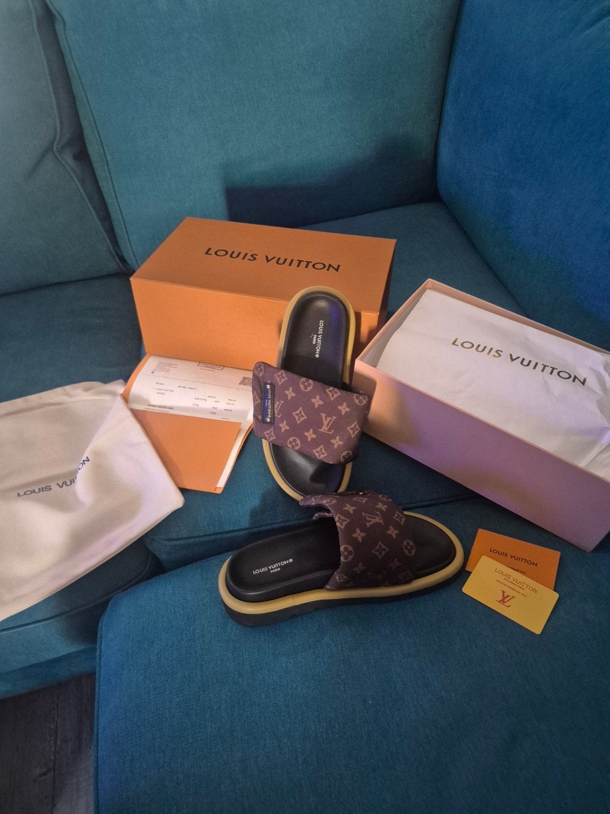 Louis Vuitton Slippers Maat 41, Ophalen of Verzenden, Zo goed als nieuw, Bruin, Slippers