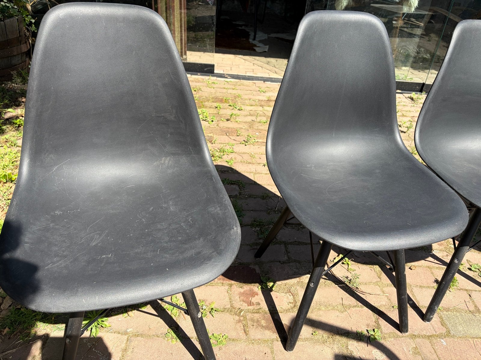 Set van 4 zwarte kuipstoeltjes - Modern design, Huis en Inrichting, Stoelen, Ophalen, Kunststof, Gebruikt, Zwart
