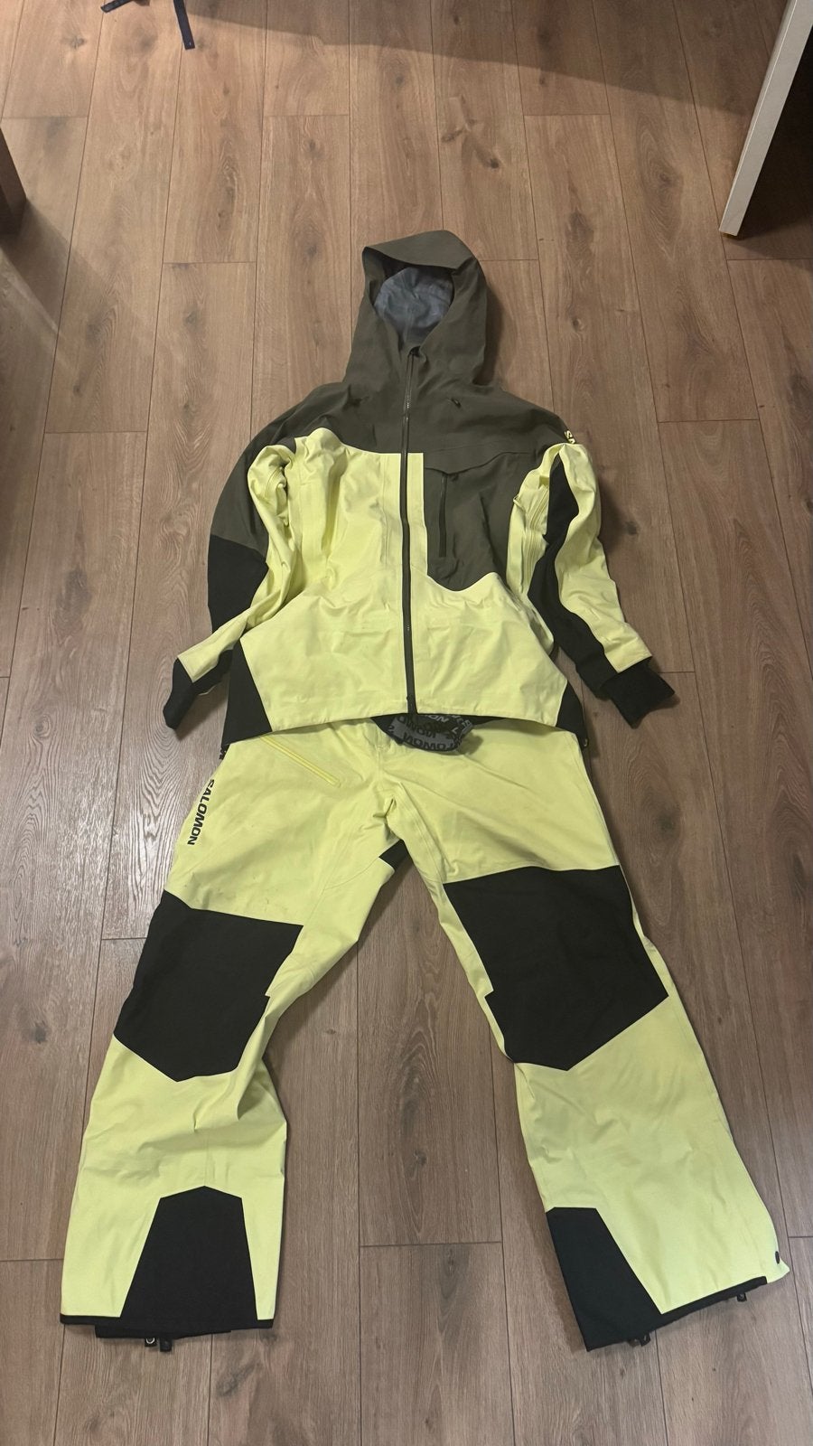 Salomon Gore-Tex Ski/Snowboard Pak - Nieuwstaat moon patrol, Kleding | Dames, Wintersportkleding, Ophalen of Verzenden, Zo goed als nieuw