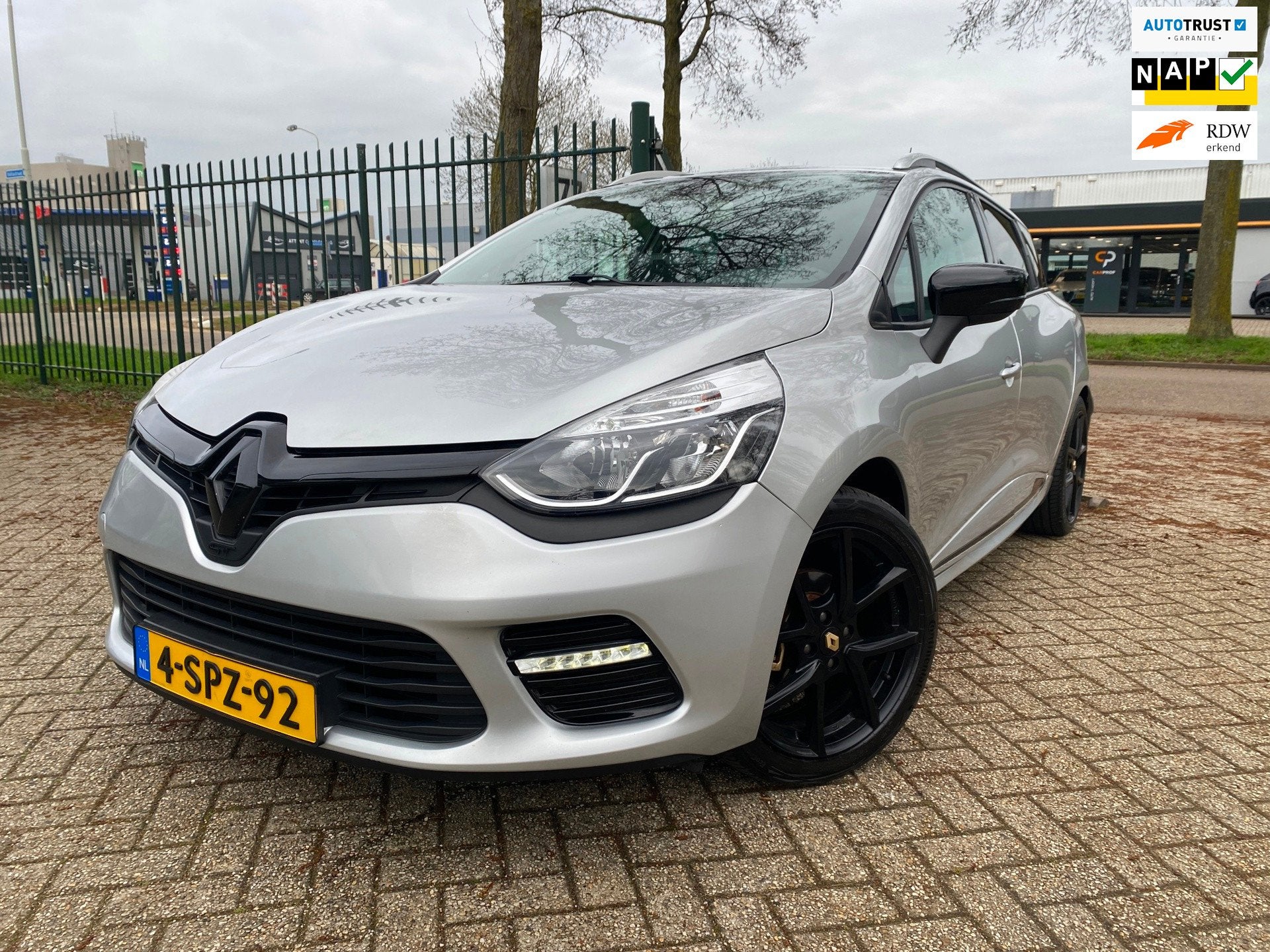 Renault Clio Estate 1.2 GT Automaat Apple Car Play, Auto's, Renault, Euro 5, Stof, Gebruikt, 4 cilinders