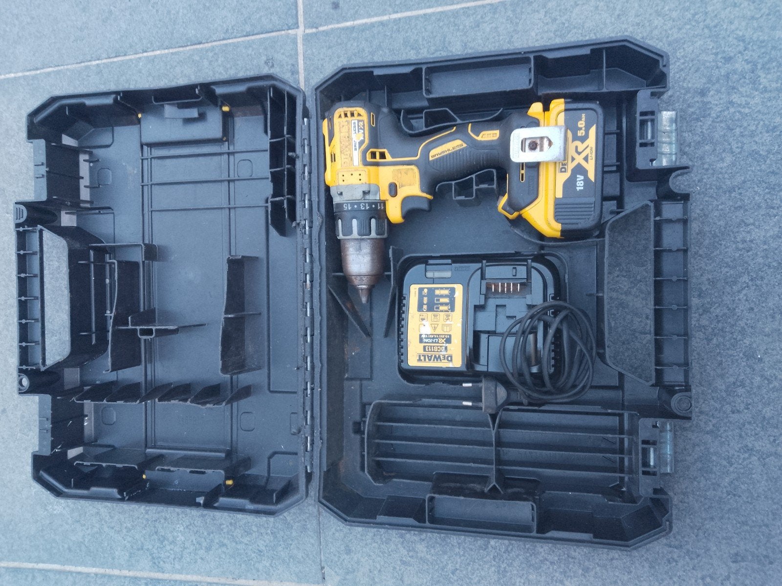 DeWalt DCD791D2 Accuboormachine met 5.0Ah accu en lader, Variabele snelheid, Ophalen of Verzenden, Boor- en Schroefmachine, Gebruikt
