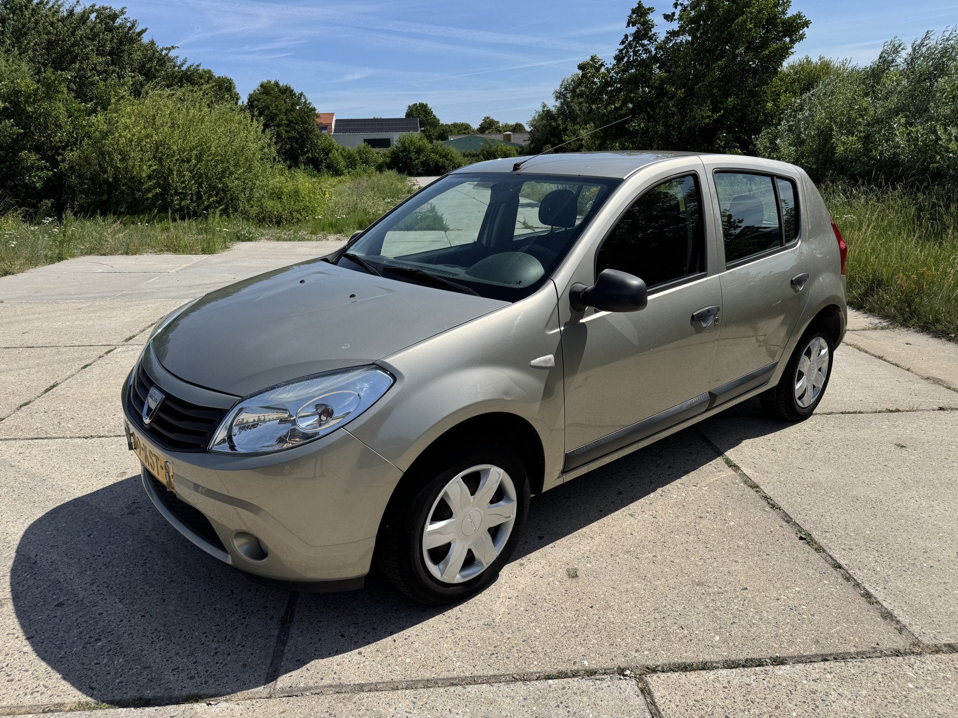 Dacia Sandero 1.2 130.090km NAP airco stuurbekr. nw apk, Voorwielaandrijving, Stof, Gebruikt, 31 €/maand