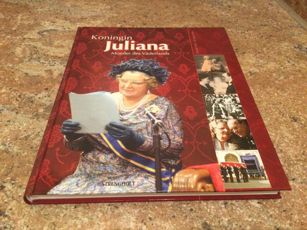 Koningin Juliana Moeder des Vaderlands. Leuk cadeau, Ophalen of Verzenden, 20e eeuw of later, Zo goed als nieuw