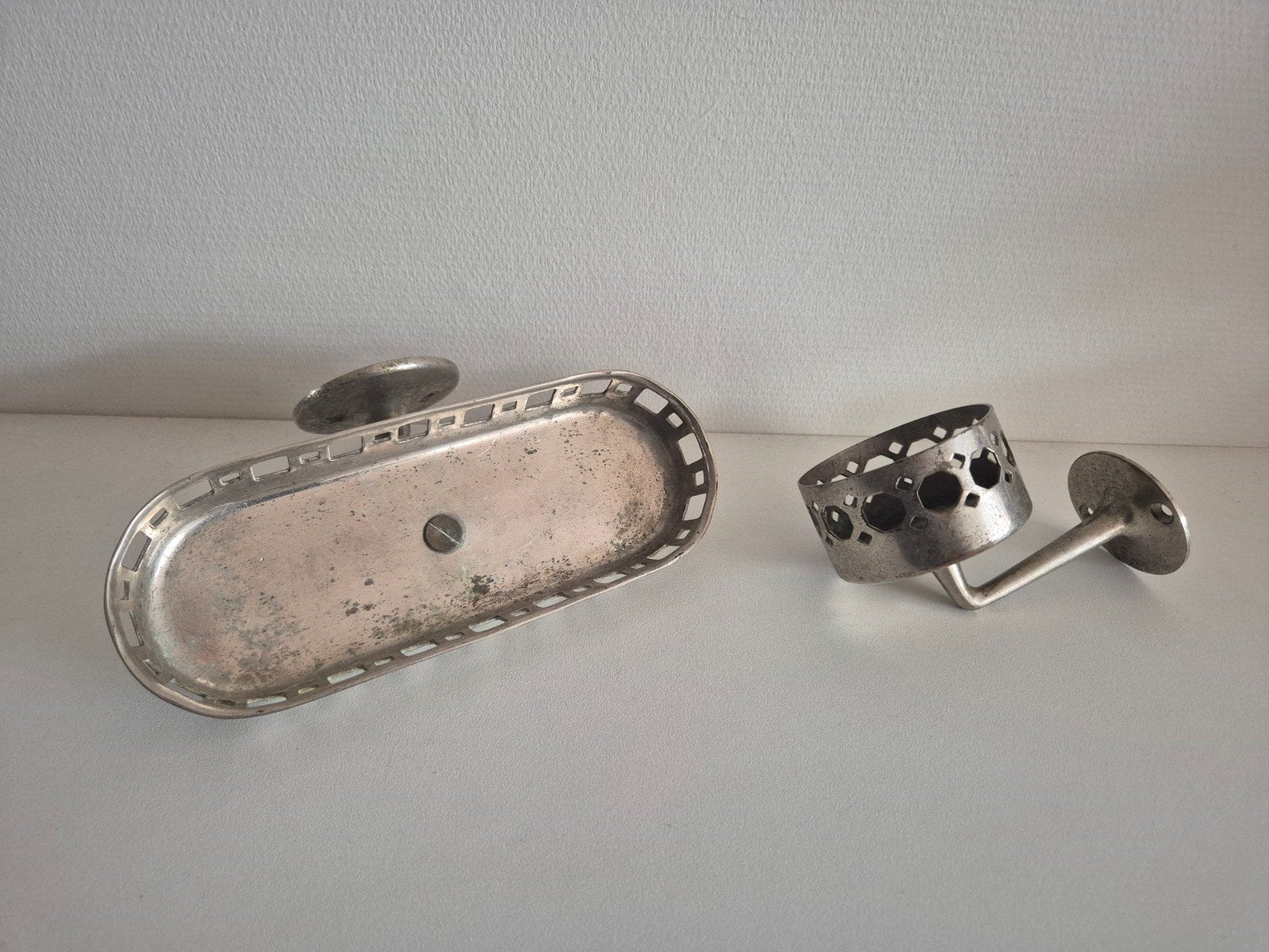 Vintage metalen badkameraccessoires (zeepbakje & bekerhouder, Huis en Inrichting, Ophalen of Verzenden