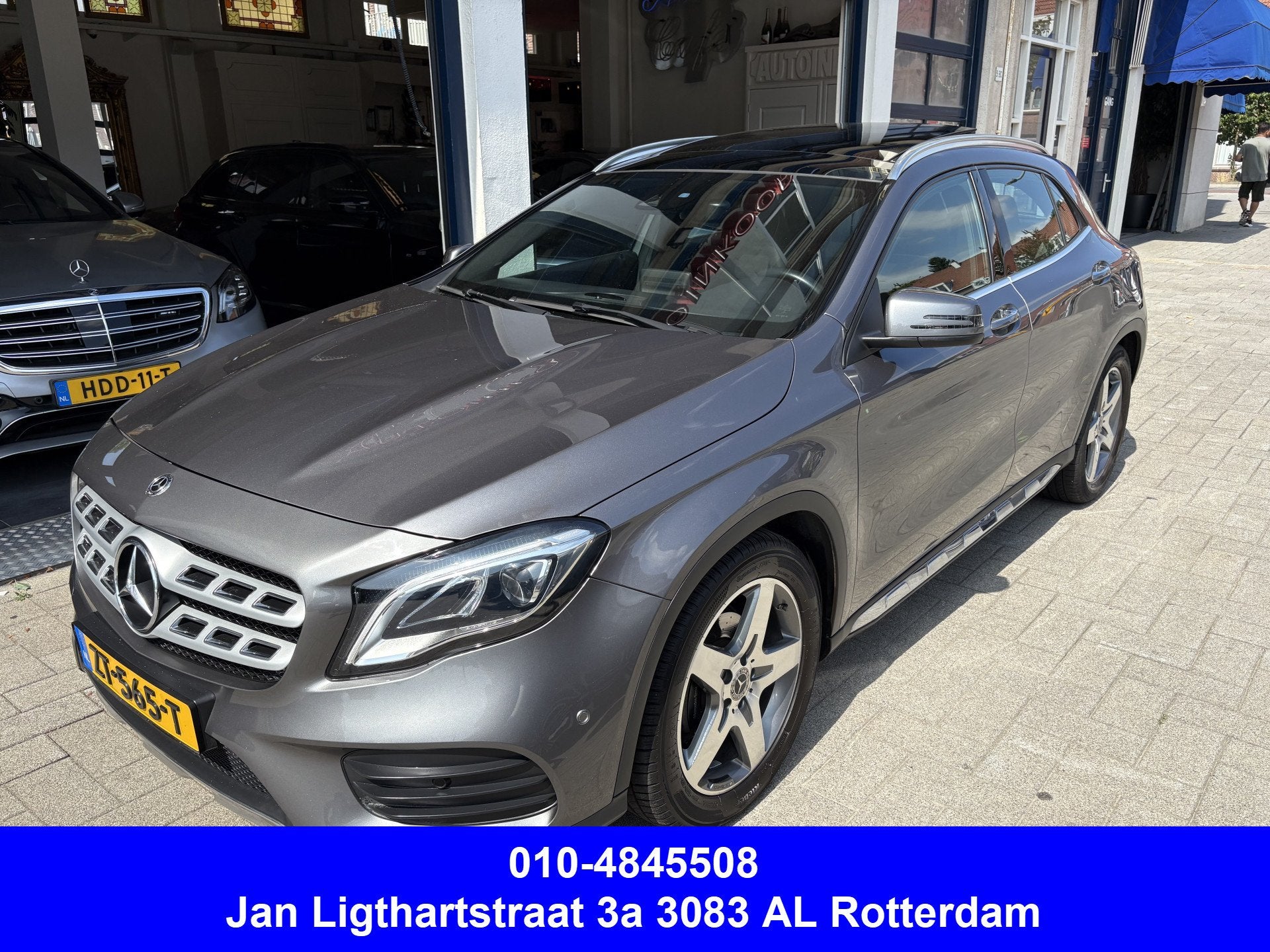 Mercedes-Benz GLA 180 Business Solution AMG NL AUTO/NAP/PANO, Auto's, Gebruikt, Euro 6, 4 cilinders, 715 kg