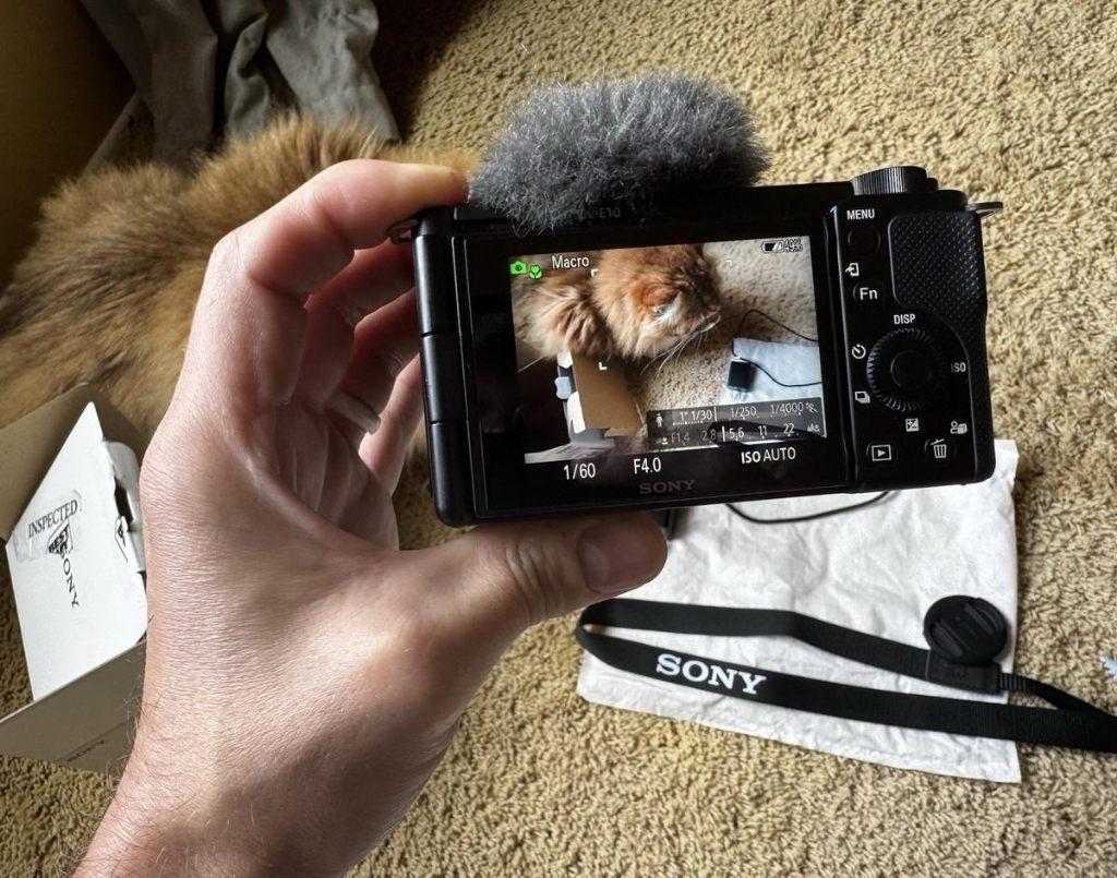 Sony ZV-E10 + 16-50mm Lens, originele doos en garantie, Ophalen, Spiegelreflex, Zo goed als nieuw, Sony