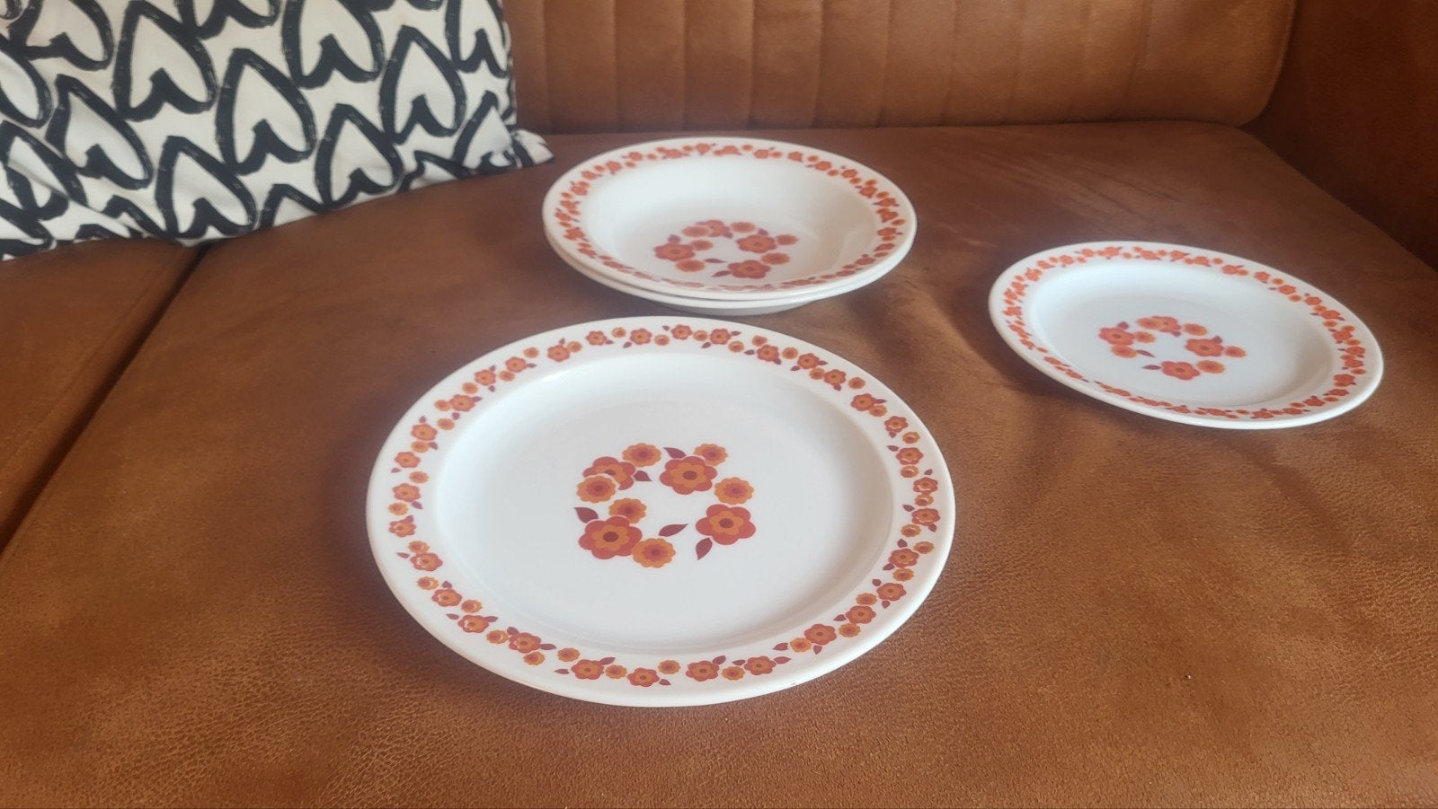 Wat een mooi servies! Gezellig eten!, Huis en Inrichting, Keuken | Servies, Ophalen, Zo goed als nieuw, Bord(en), Overige stijlen