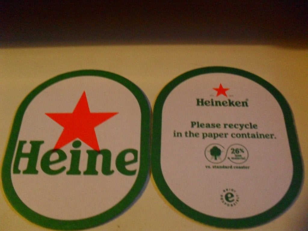 2 Heineken bier viltjes ... please recycle = dubbelzijdig, Verzamelen, Ophalen of Verzenden, Nieuw, Viltje(s), Heineken