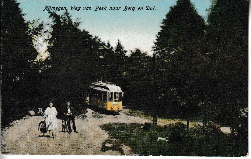 TRAM op WEG van BEEK naar BERG en DAL, Verzamelen, Ansichtkaarten | Nederland, Ophalen of Verzenden, 1920 tot 1940, Ongelopen
