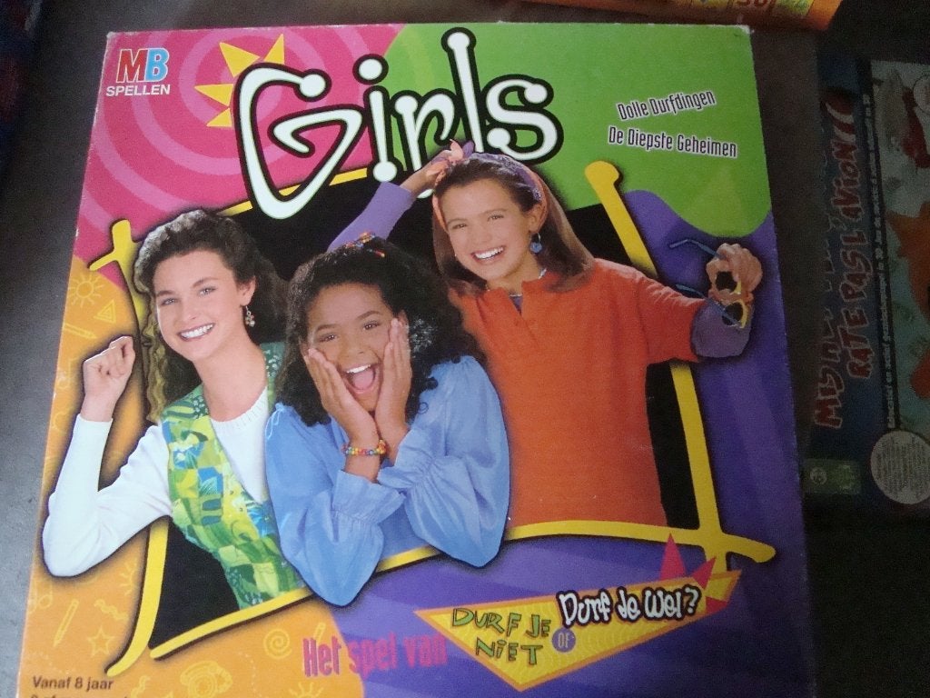 Girls de diepste geheimen, Ophalen of Verzenden, Zo goed als nieuw