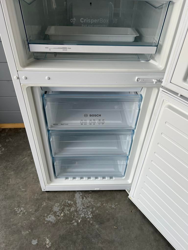 Bosch koelkast, Ophalen, Zonder vriesvak, 200 liter of meer, 160 cm of meer