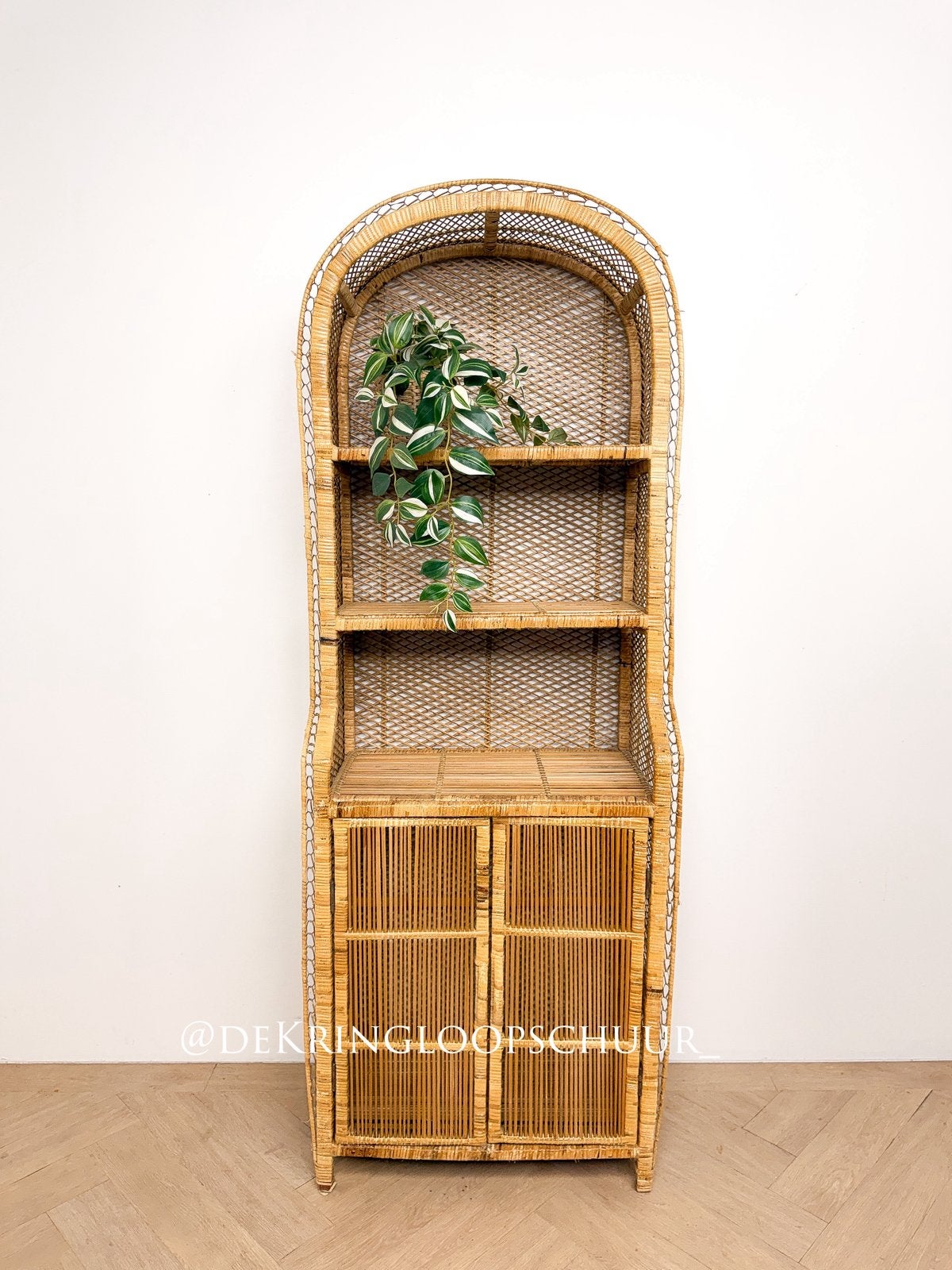Vintage rotan rieten boogkast kast met deurtjes en planken, Zo goed als nieuw, Minder dan 100 cm, 25 tot 50 cm, 50 tot 100 cm