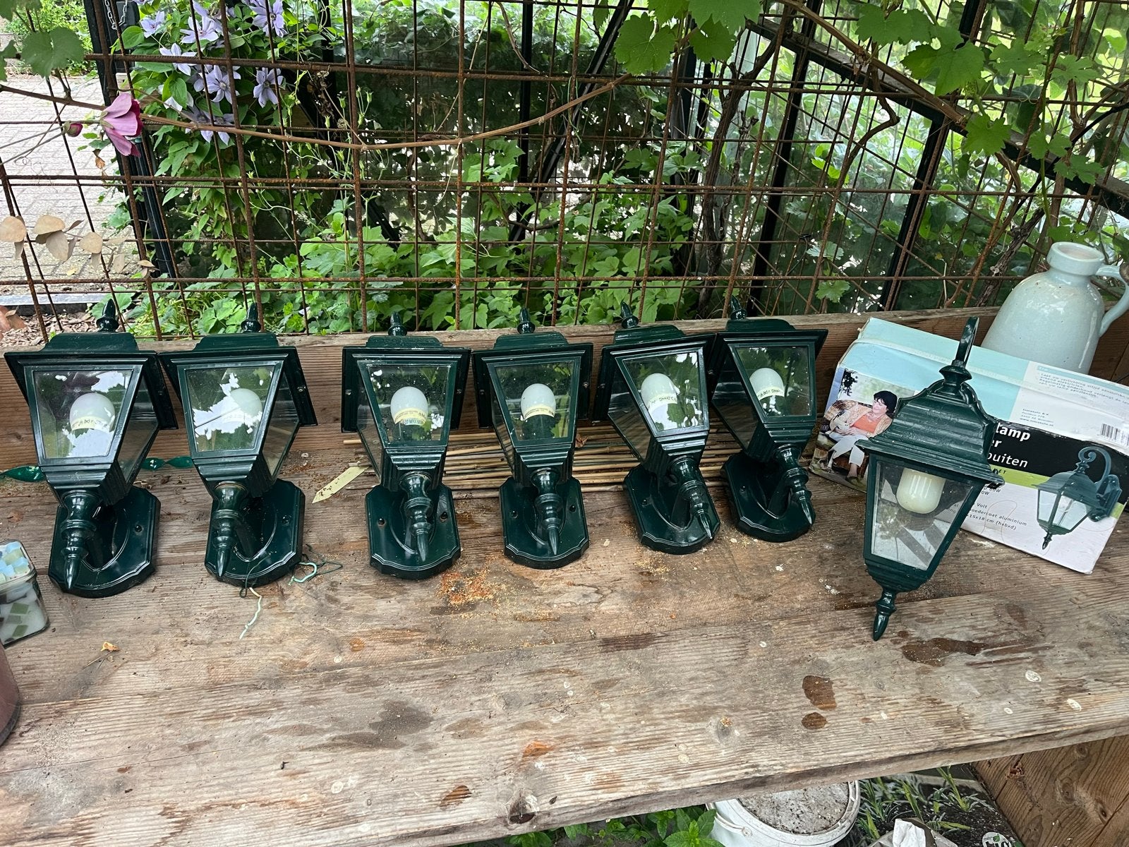 Partij van 8 buitenlampen: 6 staand, 2 hangend (1 nieuw), Ophalen, Gebruikt