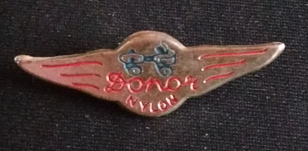 Speldje Donor nylon rolschaatsen, Ophalen of Verzenden, Zo goed als nieuw, Merk, Speldje of Pin