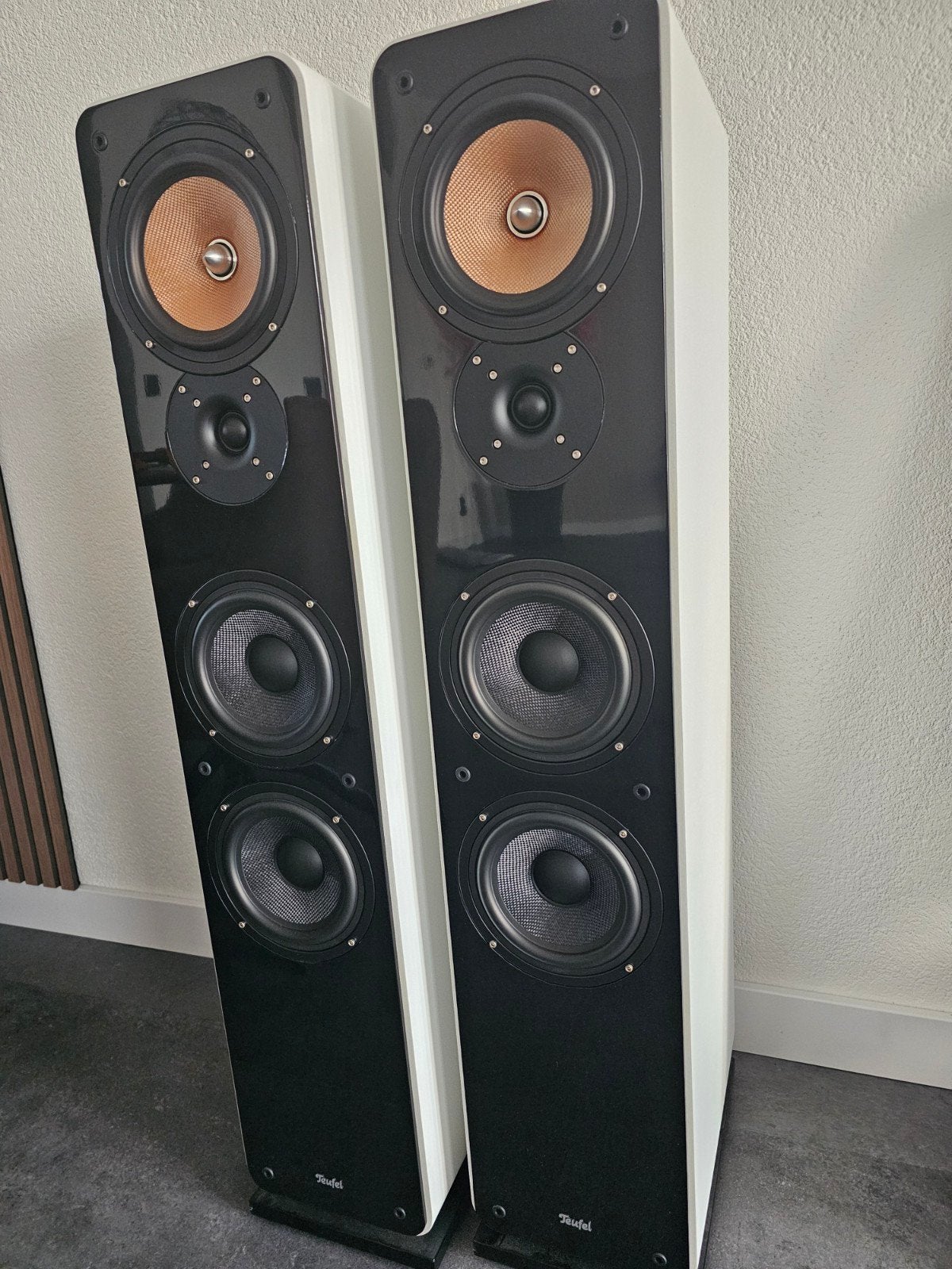 Teufel Ultima 40 MK2 Vloerstaande Luidsprekers Wit, Vloerstaande luidspreker, Zo goed als nieuw, Geschikt voor surround/home cinema