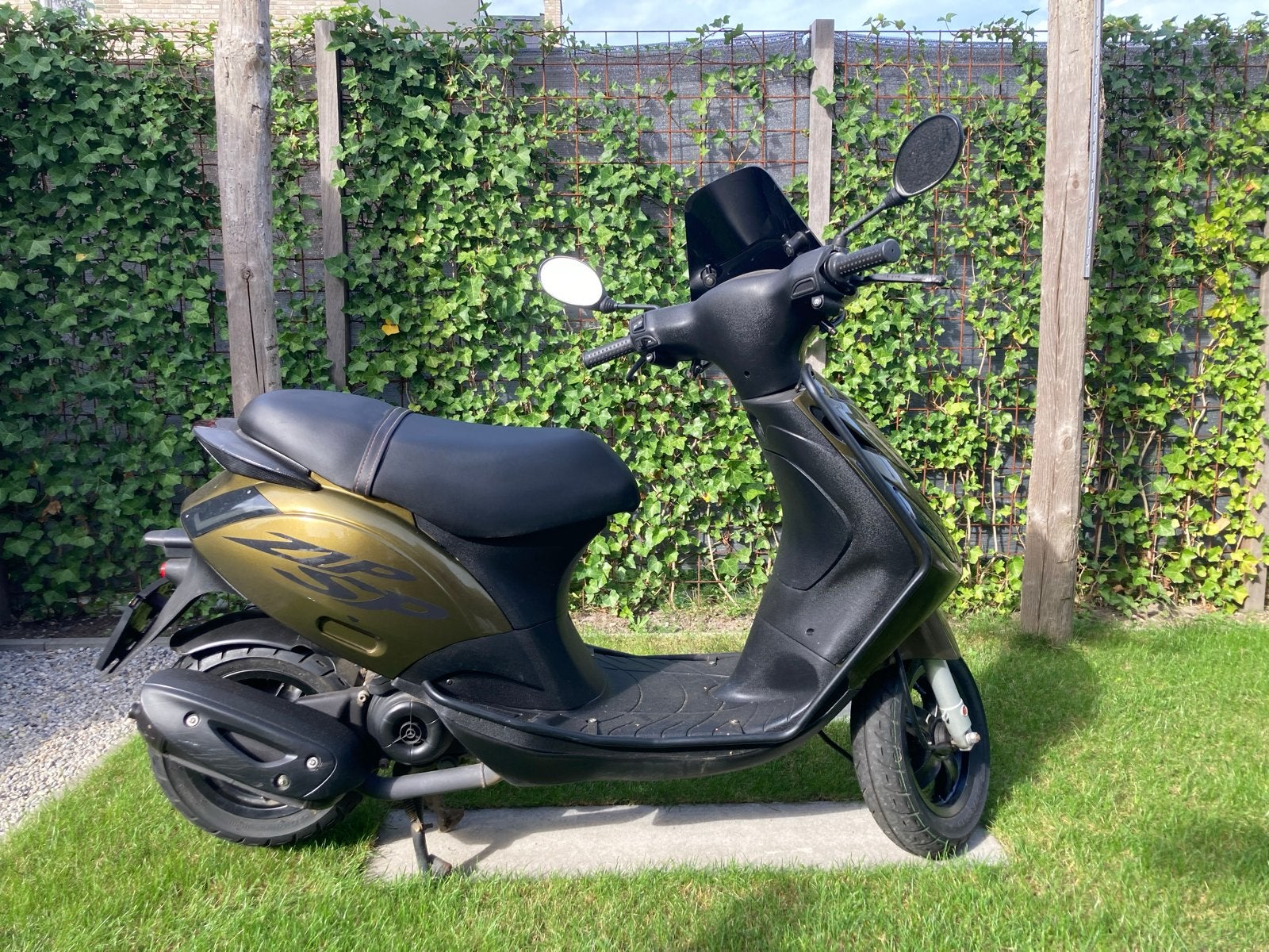 Piaggio Zip SP 2022) full options 45 km  maronne brons, Ophalen, Maximaal 45 km/u, Zip, Zo goed als nieuw