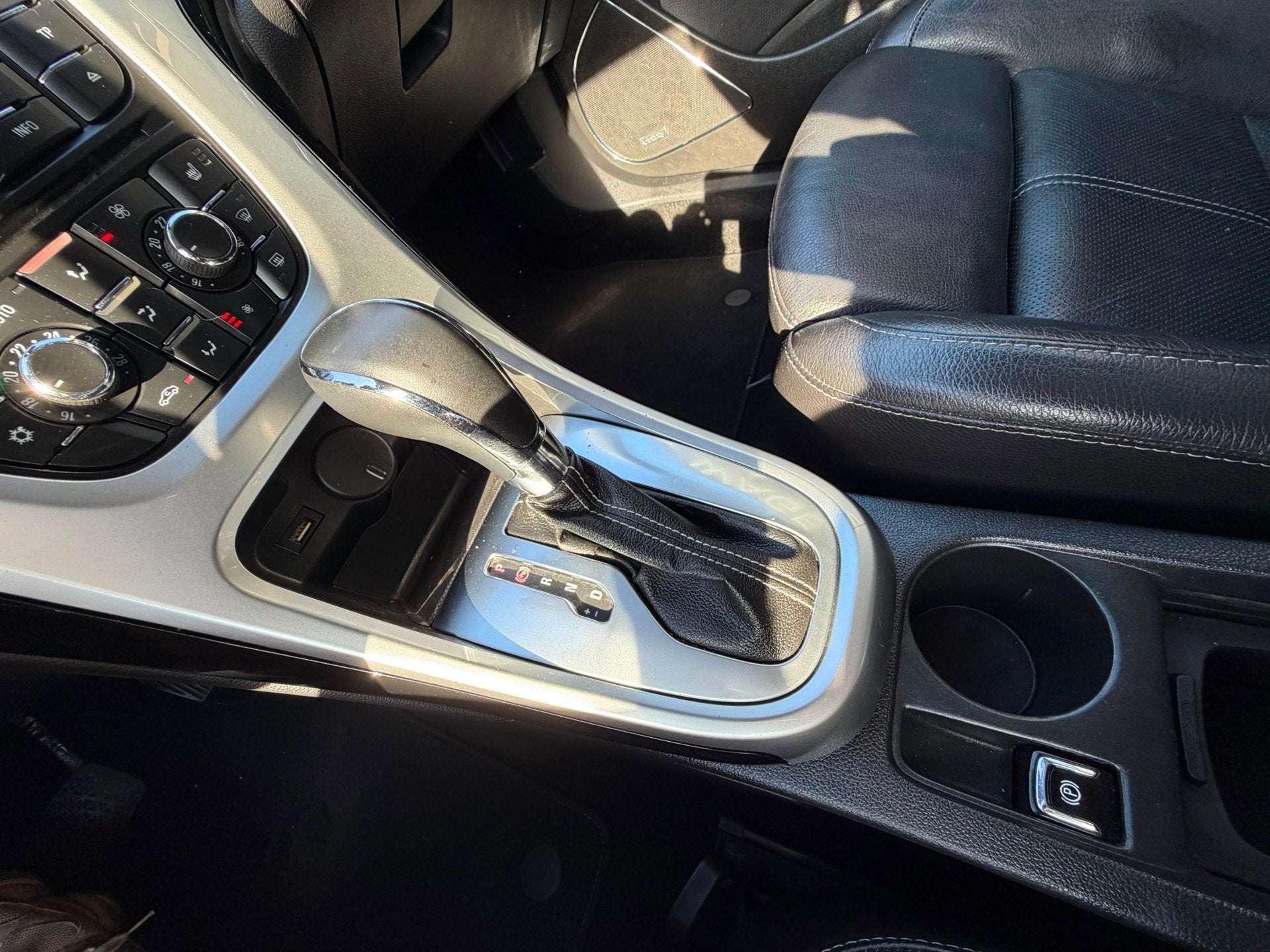 Opel Astra 1.6 Turbo Sport AUT|Leder|NAVI|Cruise|Trekhaak, Auto's, Opel, 730 kg, Gebruikt, 4 cilinders, Zwart
