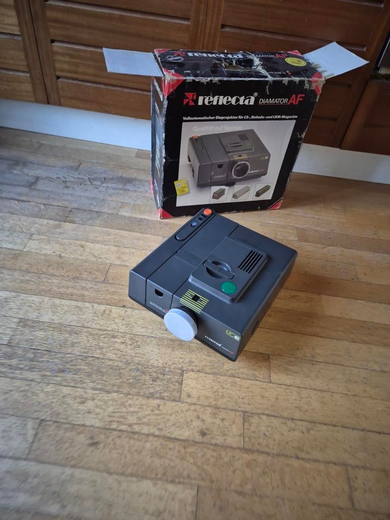 Diaprojector Reflecta Diamator AF met sledes, Ophalen, Gebruikt