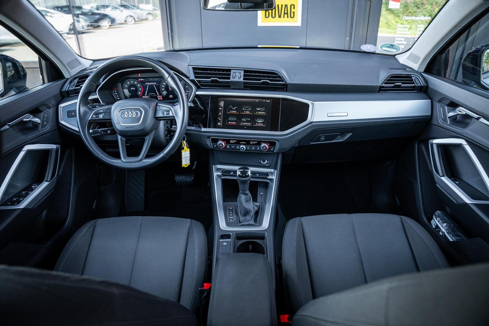 Audi Q3 35 TFSI*VIRTUAL*LED*AUTOMAAT*DODE HOEK*PDC*, Auto's, Audi, Stof, Zwart, 4 cilinders, Blauw