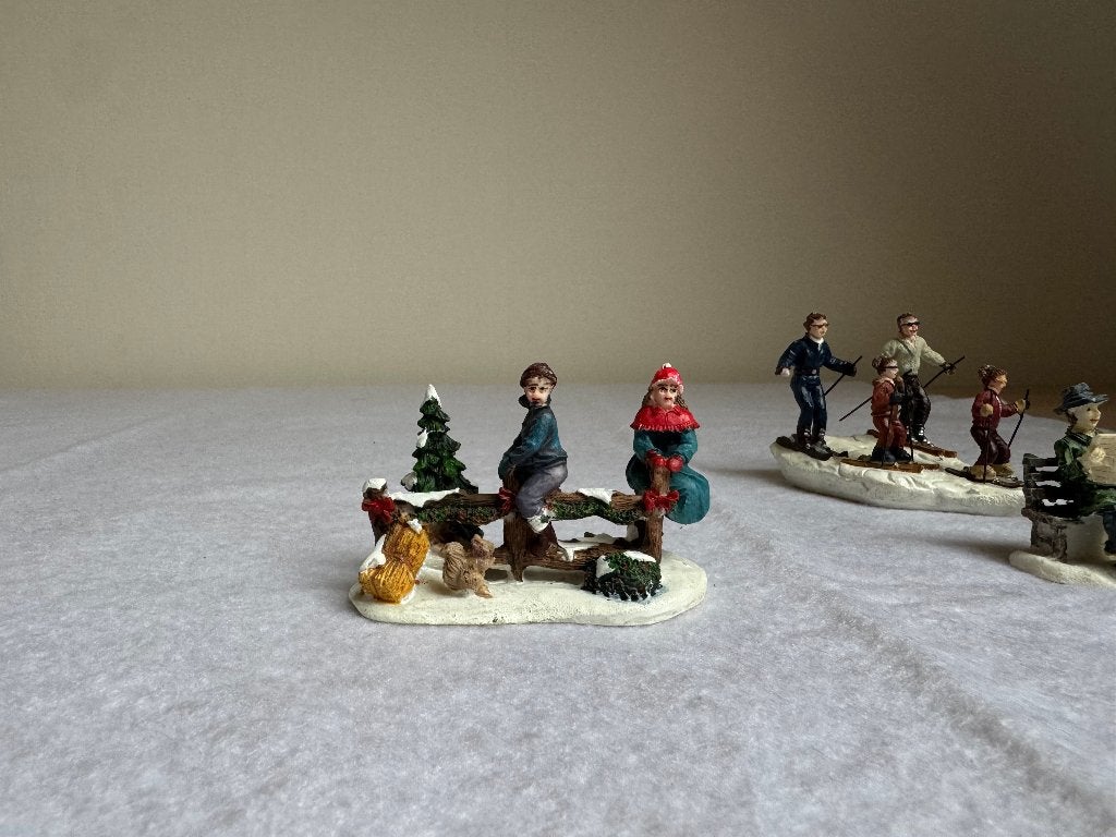 Prachtig Kerstdorp (Lumineo) – Kinderen op het hek, Ophalen of Verzenden, Zo goed als nieuw