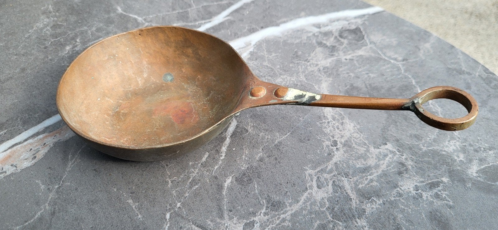 Antieke Koperen Pollepel met Ringhandvat, Antiek en Kunst, Antiek | Koper en Brons, Ophalen of Verzenden