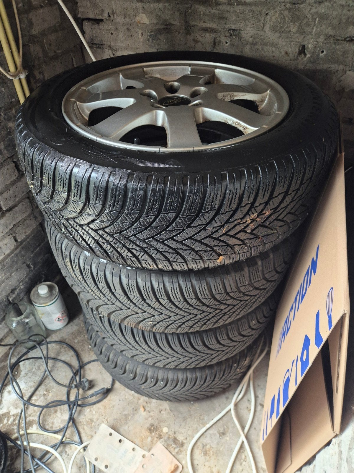 4x Ford 16" Lichtmetalen Velgen met Winterbanden 205/55 R16, Ophalen, Gebruikt, 16 inch, Banden en Velgen