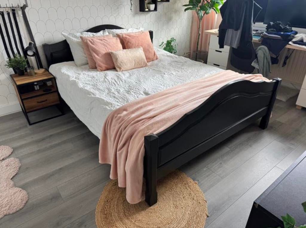Zwart grenen houten bed 160x210 cm, Ophalen, Gebruikt, Tweepersoons, Landelijk