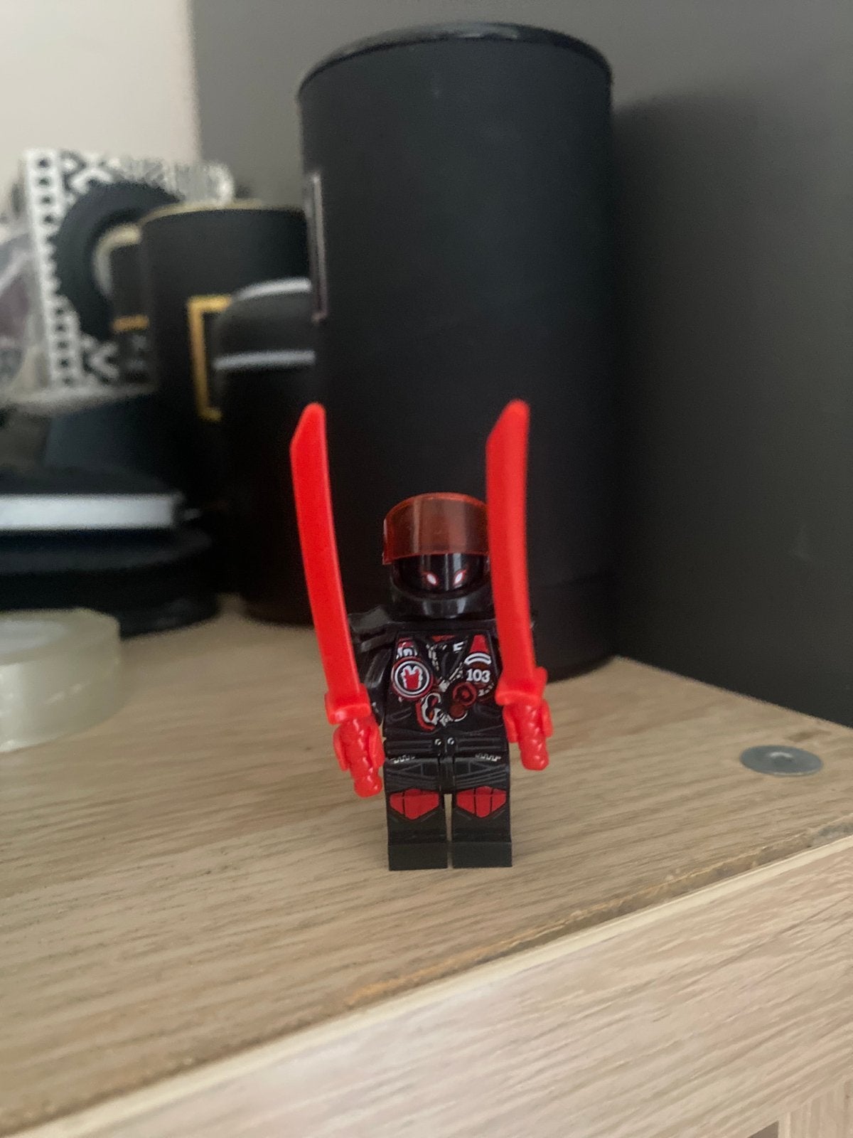Lego Ninjago Mr. E minifiguur met rode zwaarden, Ophalen of Verzenden, Gebruikt, Overige merken