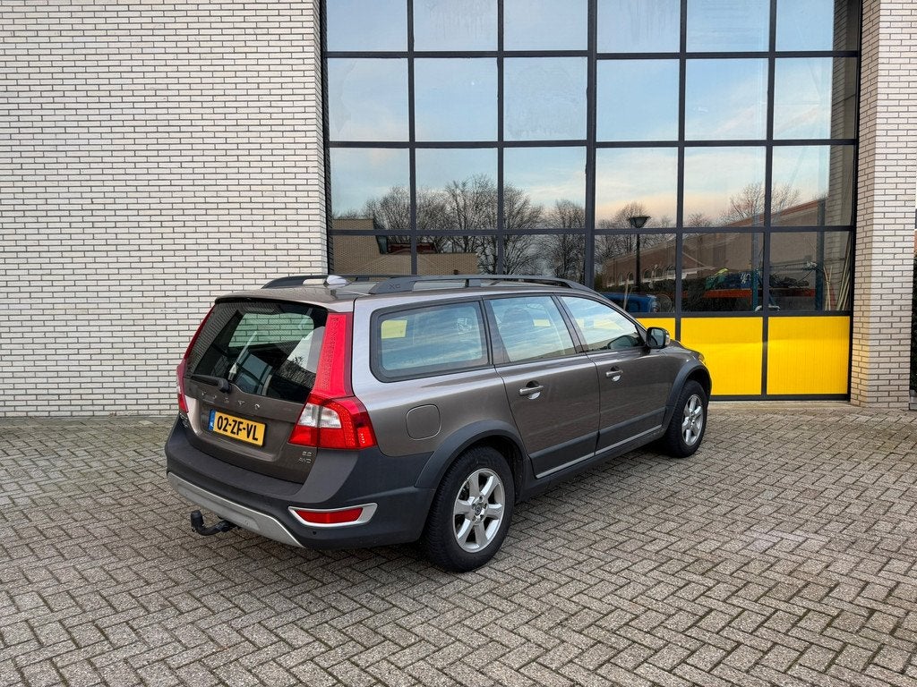 Volvo XC70 3.2 Momentum ZEER NETTE STAAT, Trekhaak origineel, Auto's, Automaat, 238 pk, Zwart, Bruin