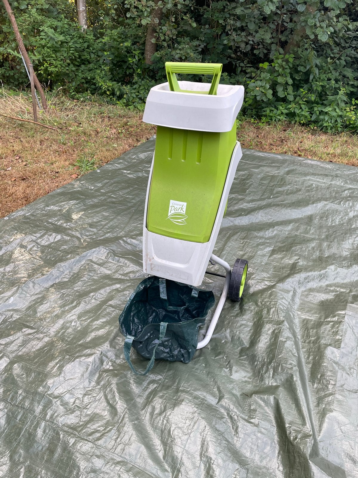 Zo goed als nieuwe mobiele houtversnipperaar Park, Tuin en Terras, Ophalen, Zo goed als nieuw, Elektrisch, Met opvangzak