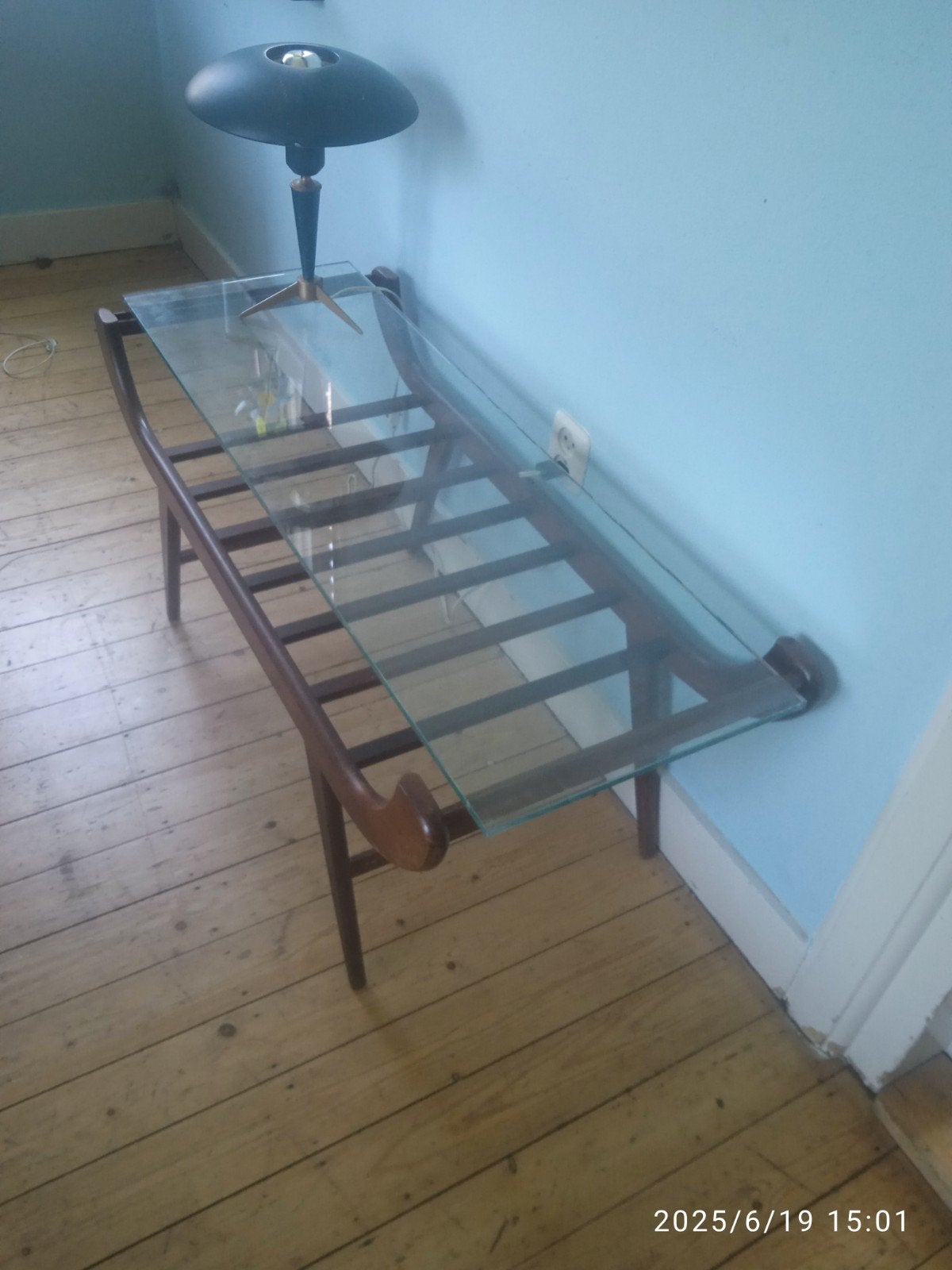 Teak houten glazen salontafel, bijzettafel, zittafel 60 j., Antiek en Kunst, Ophalen