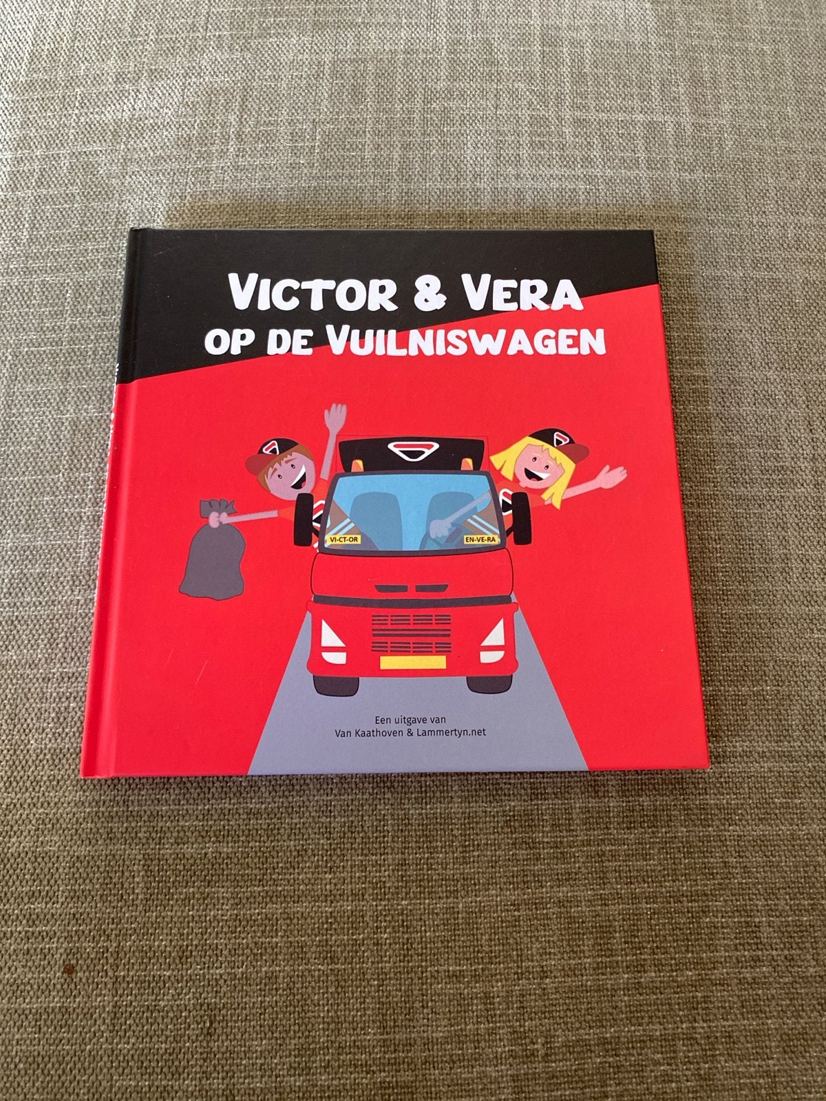 Victor & Vera op de vuilniswagen - Kinderboek, Boeken, Ophalen of Verzenden, Zo goed als nieuw, 2 tot 3 jaar