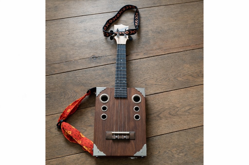 Ukelele – Cigar Box Handgemaakt en speelklaar, Ophalen, Zo goed als nieuw, Overige typen