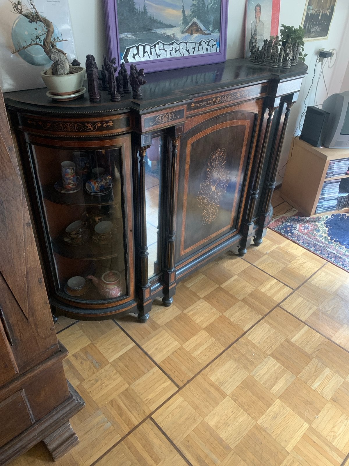Antiek dressoir met vitrines, Ophalen