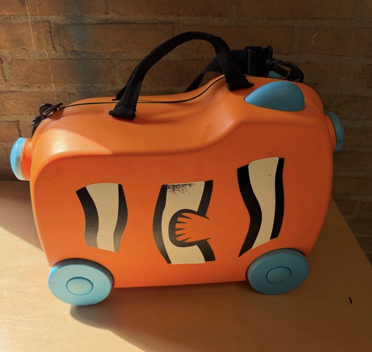 Oranje kinderkoffer met wieltjes en schouderband, Sieraden, Tassen en Uiterlijk, Wieltjes, Hard kunststof, Minder dan 50 cm, Ophalen of Verzenden