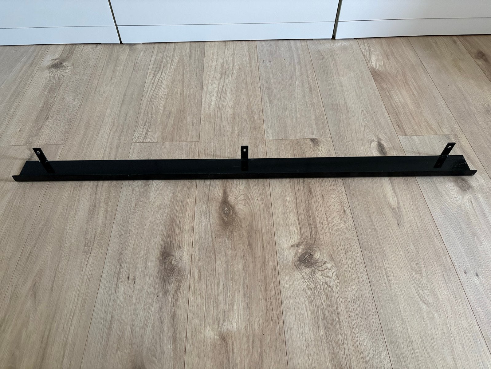 Zwart metalen wandrek, Ophalen, Zo goed als nieuw