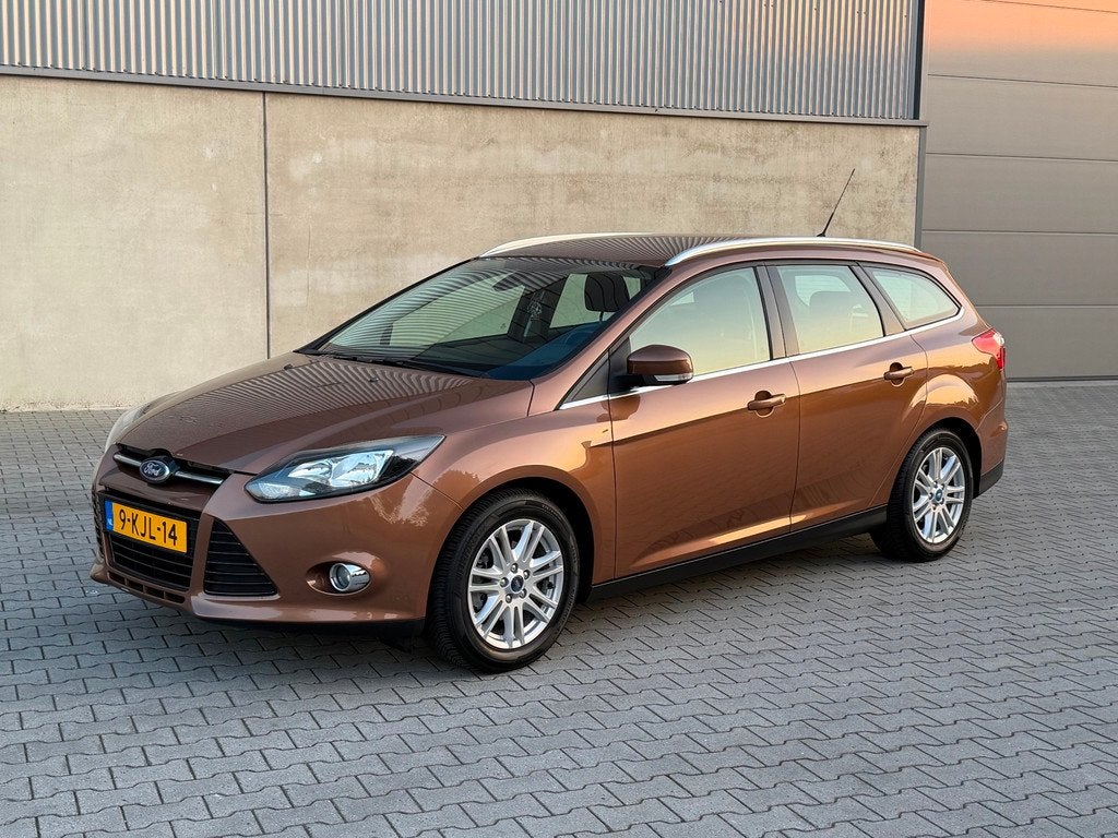 Ford Focus Wagon 1.0 EcoBoost Titanium APK 04-05-2027+NAVIGA, Euro 5, Gebruikt, Zwart, Bruin