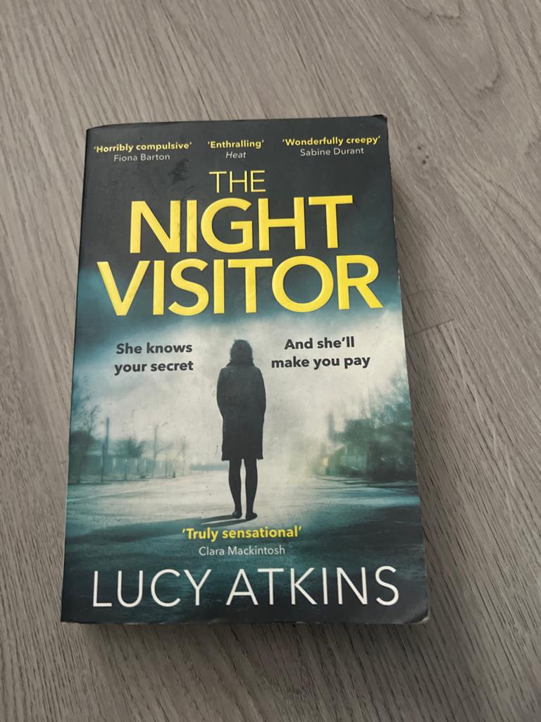 The Night Visitor - Lucy Atkins (Engels), Ophalen of Verzenden, Gelezen, Wereld overig